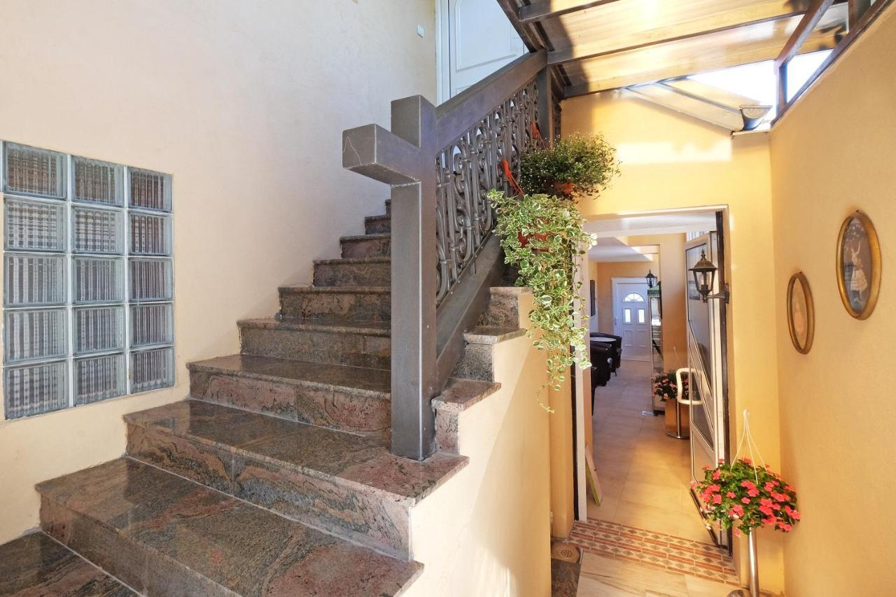 Villa Tower Gardos Belgrad Exteriör bild